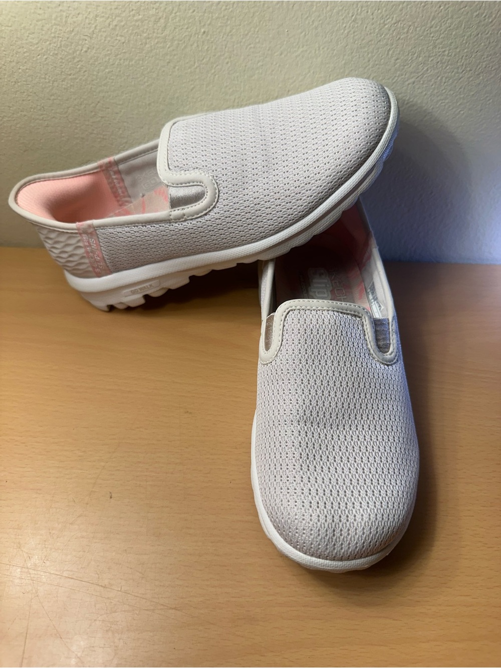 Skecher Slip- ins Go Walk Taupe Women’s Shoes Size 5.5